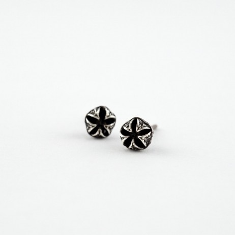 Tiny Manuka Studs