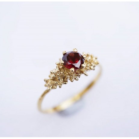 Solitaire Garnet ring