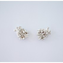 Tiny Tussie Mussie M studs